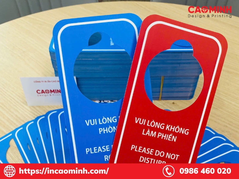 in thẻ treo cửa khách sạn